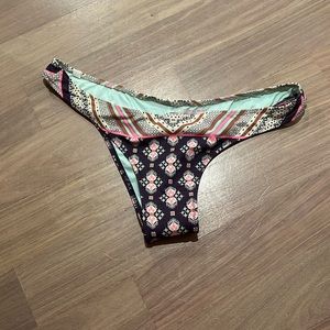 NWOT Victoria’s Secret bikini bottoms. - medium